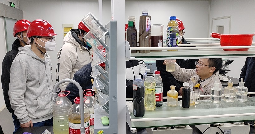 组织员工在华晟公司化验室参观学习